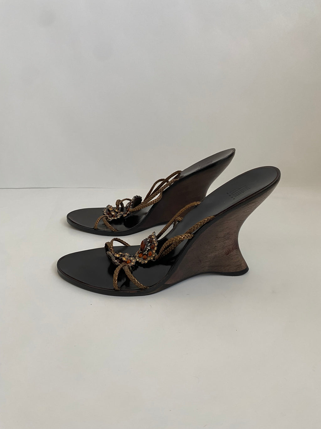 Pelle Moda Gold Floral Embellished Wedge | US 10