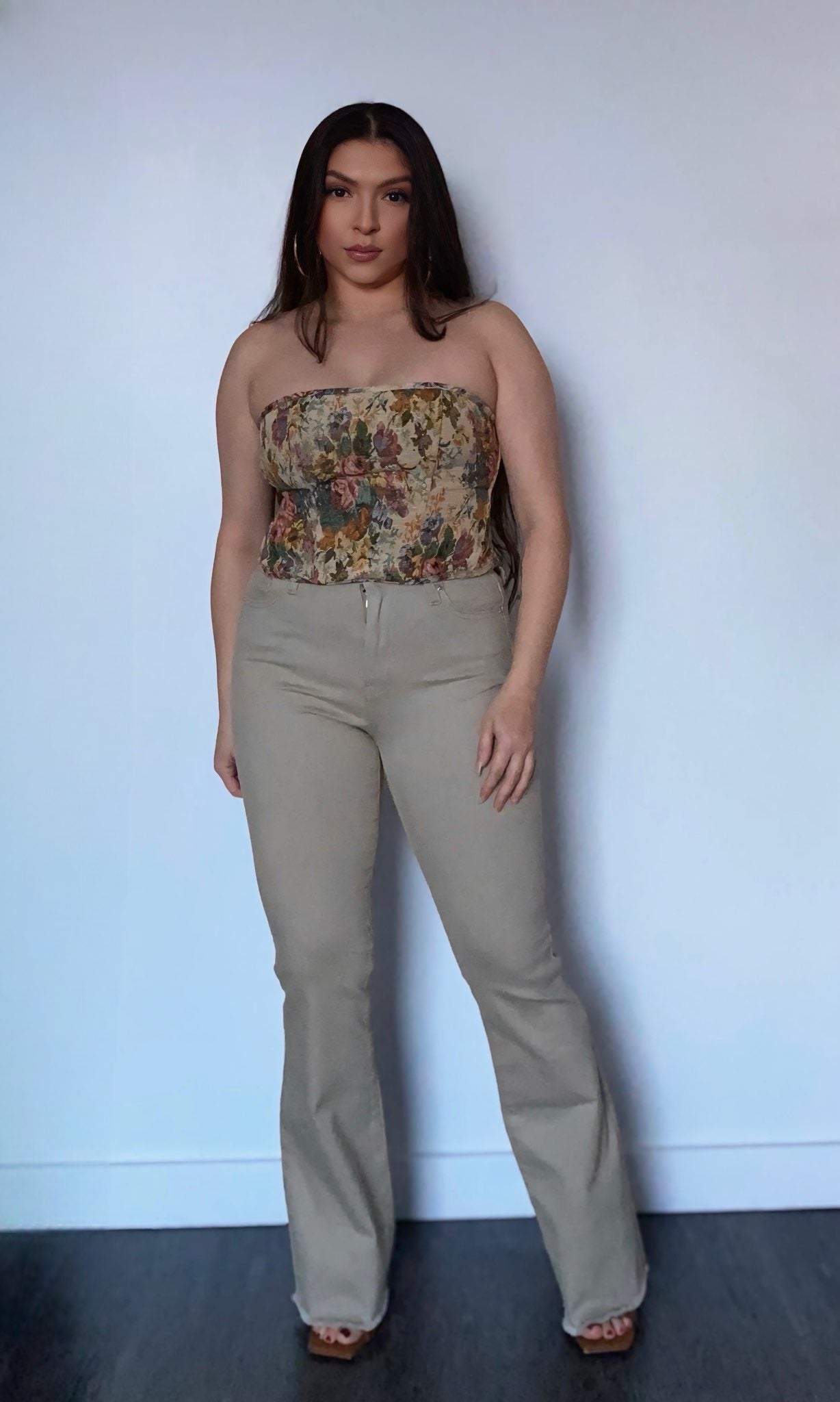 Vaqueros acampanados color oliva de KC