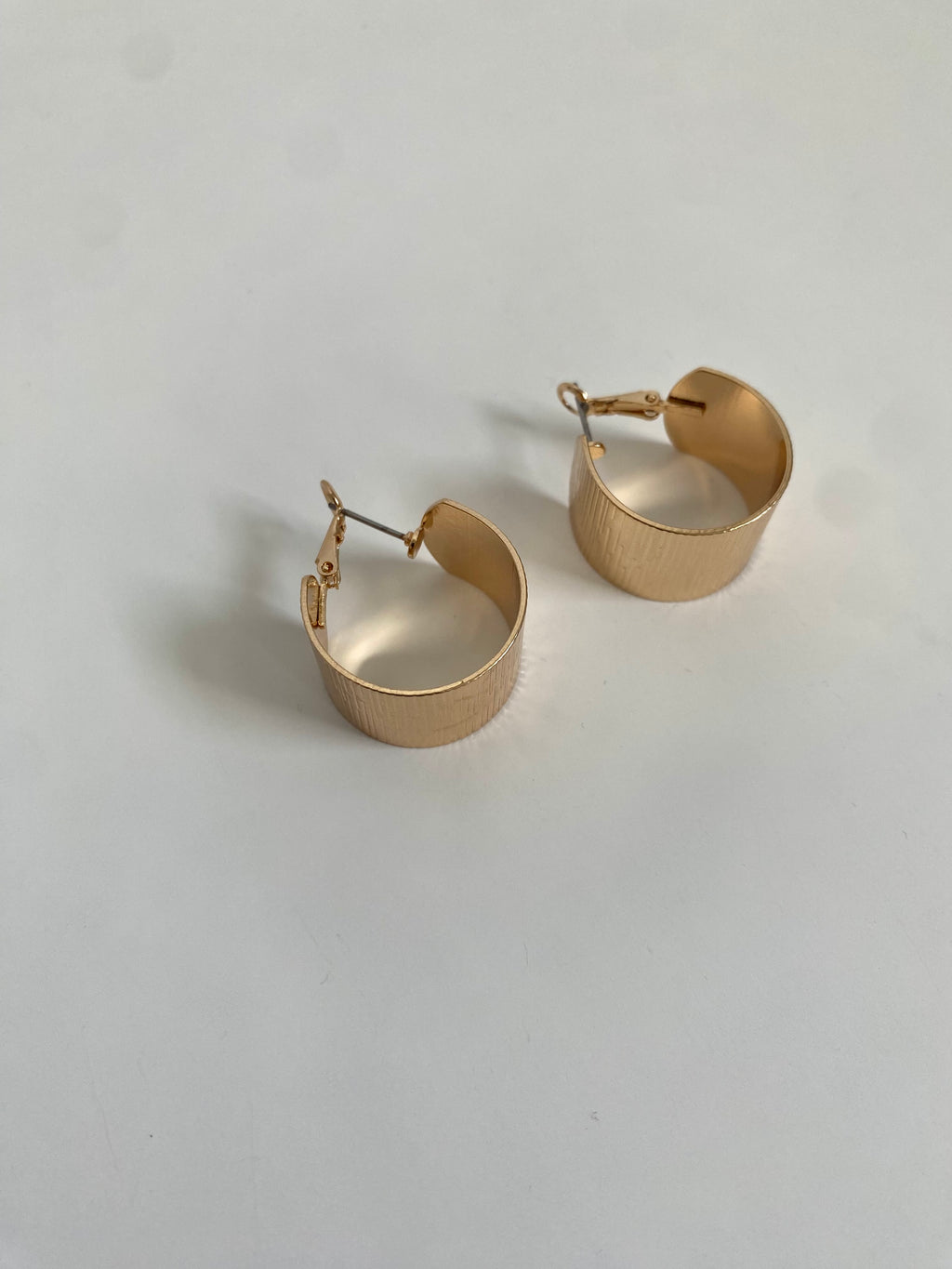 Wide Rib Hoop Earrings