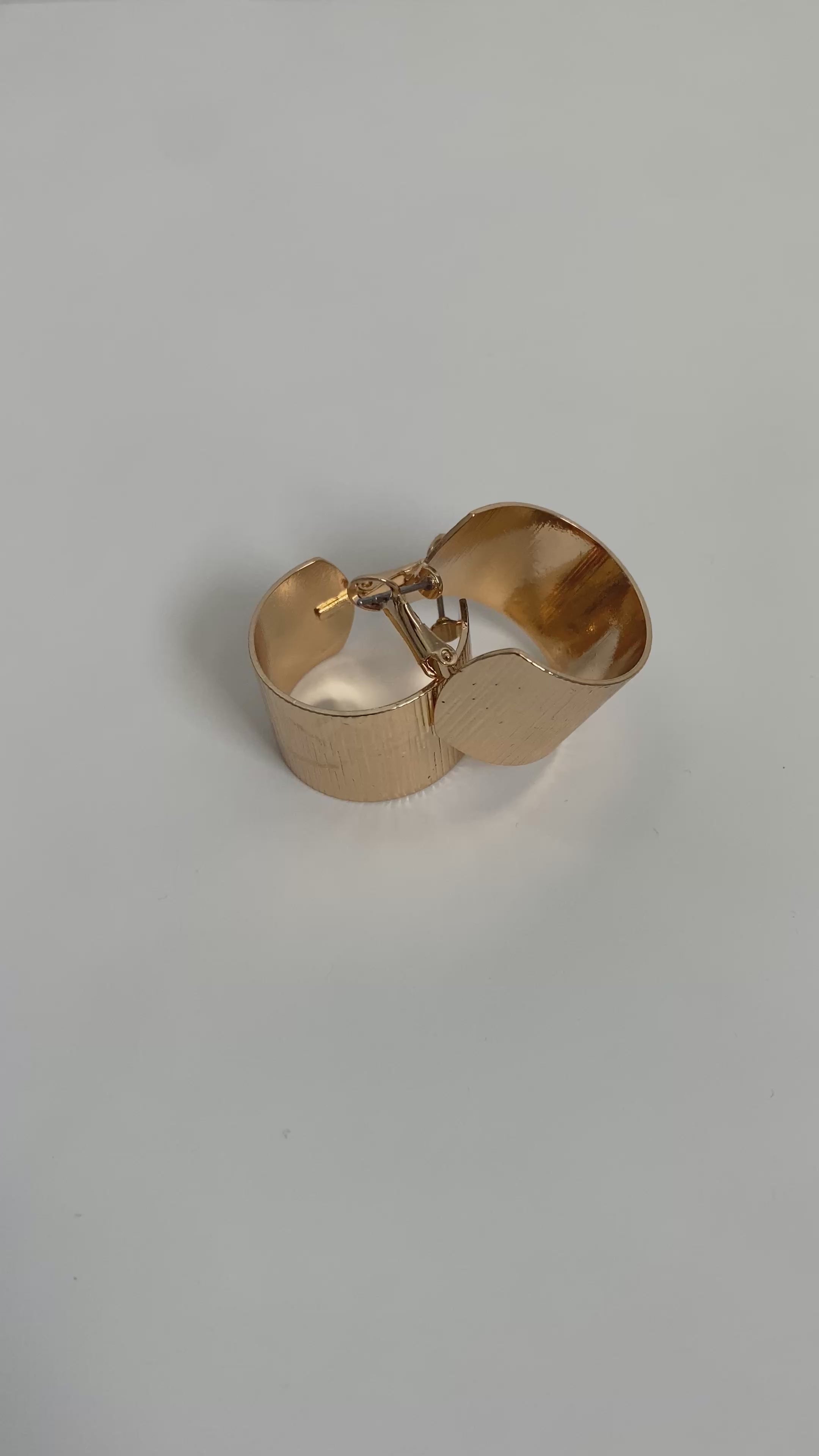 Wide Rib Hoop Earrings